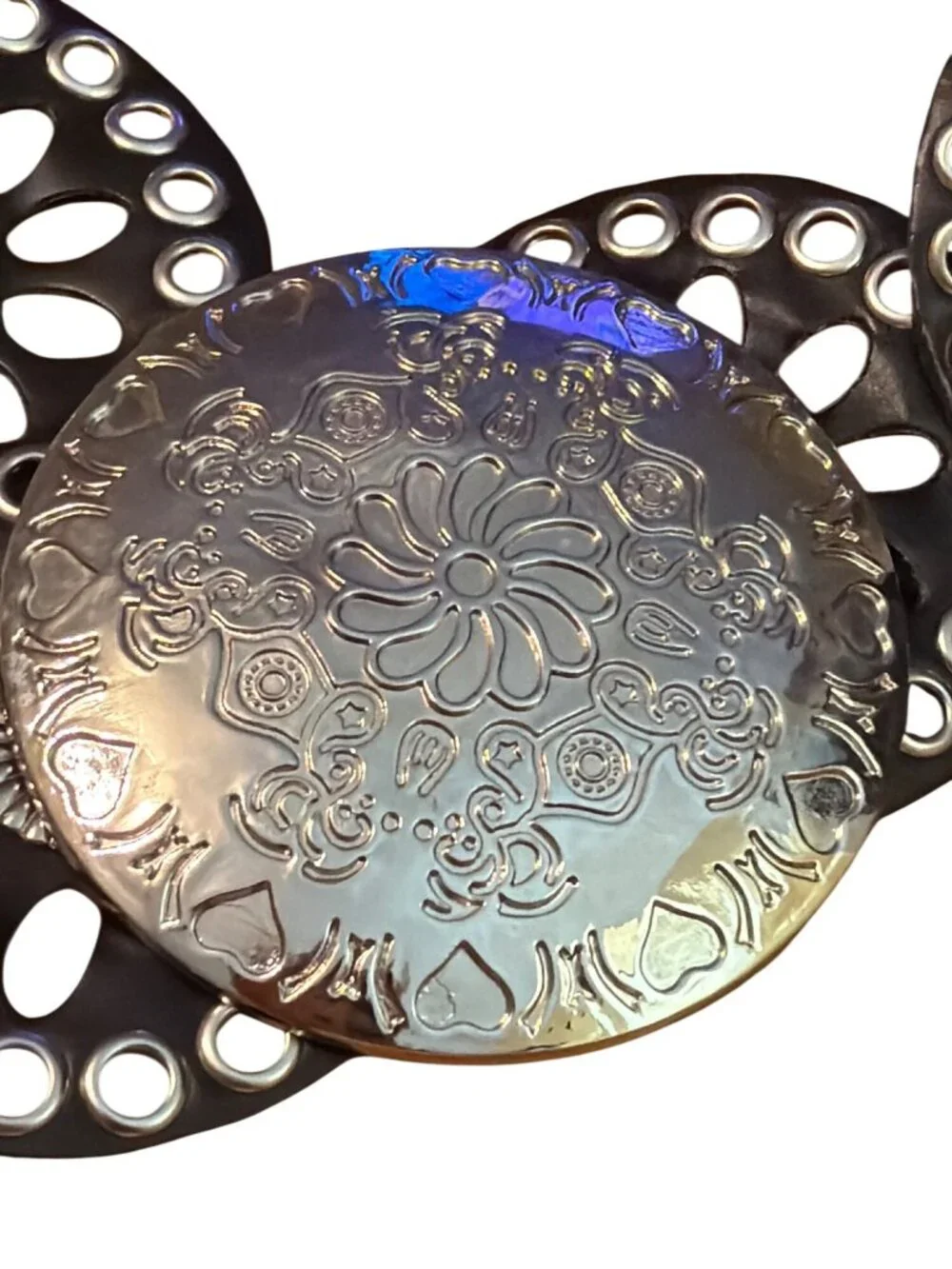 Vtg Y2K Western Style Faux Leather Silver Tone Belt Round Buckle Laser Cut 43